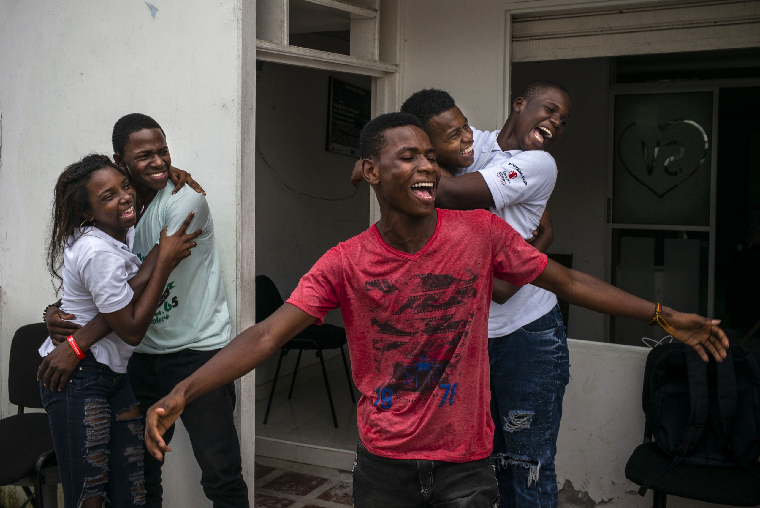 José David Rios with his friends. All of them are part of a youth programme with mentors of Save the Children.