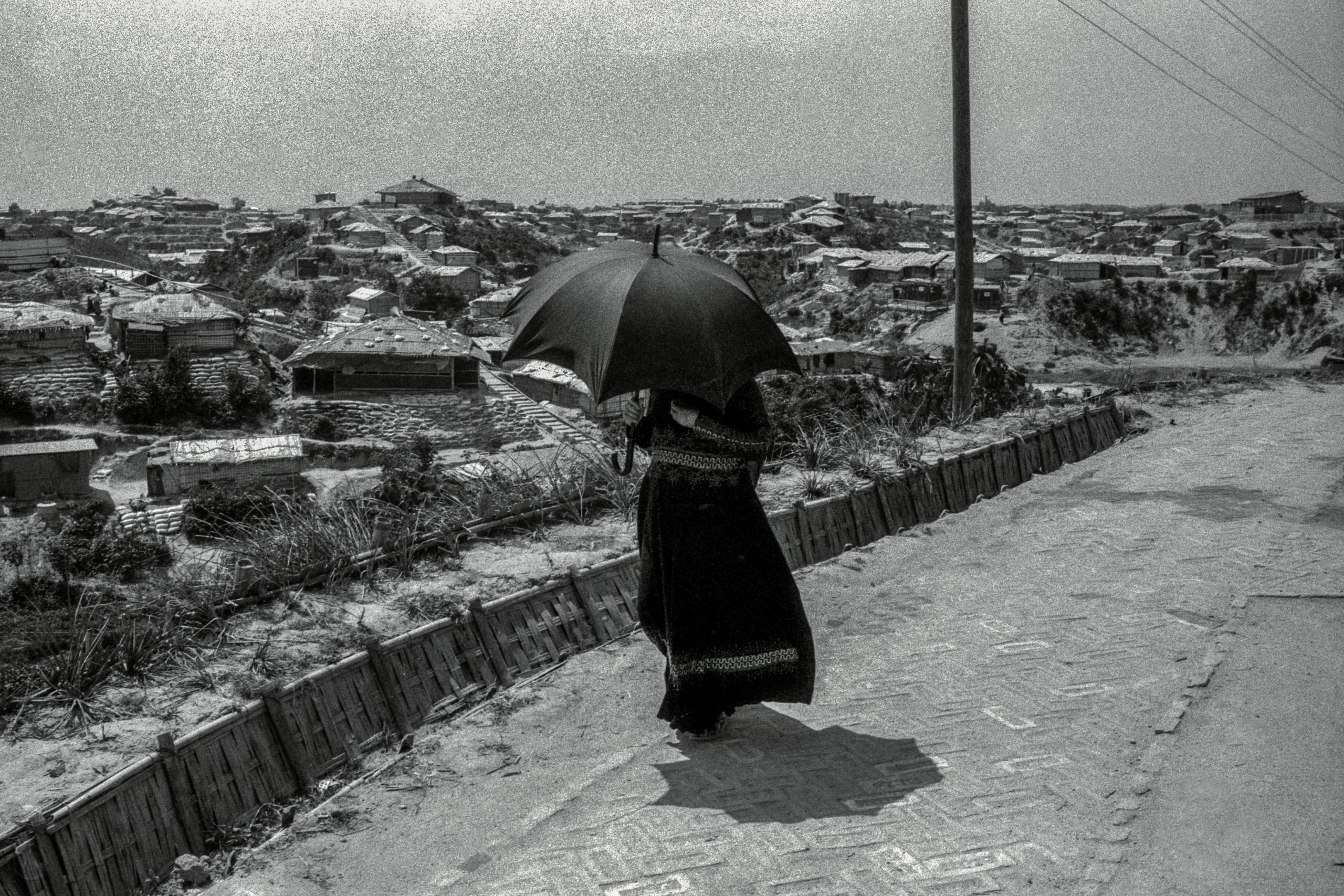 A women walks with an umbrella inside the Cox´s Bazar refugee camp.